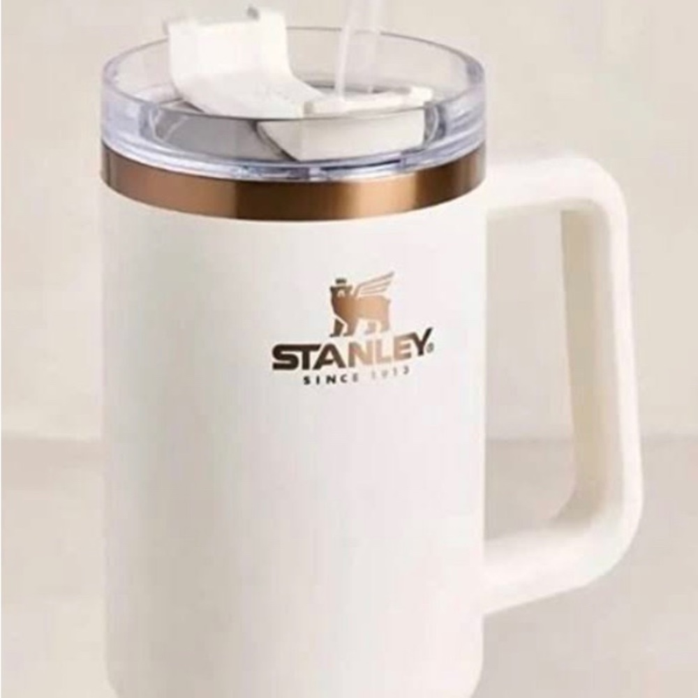 Magnolia Limited Edition Copper 40 oz Stanley